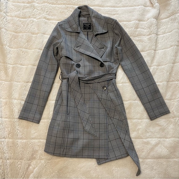 NWOT Abercrombie plaid trench coat with detachable tie belt - Picture 2 of 6
